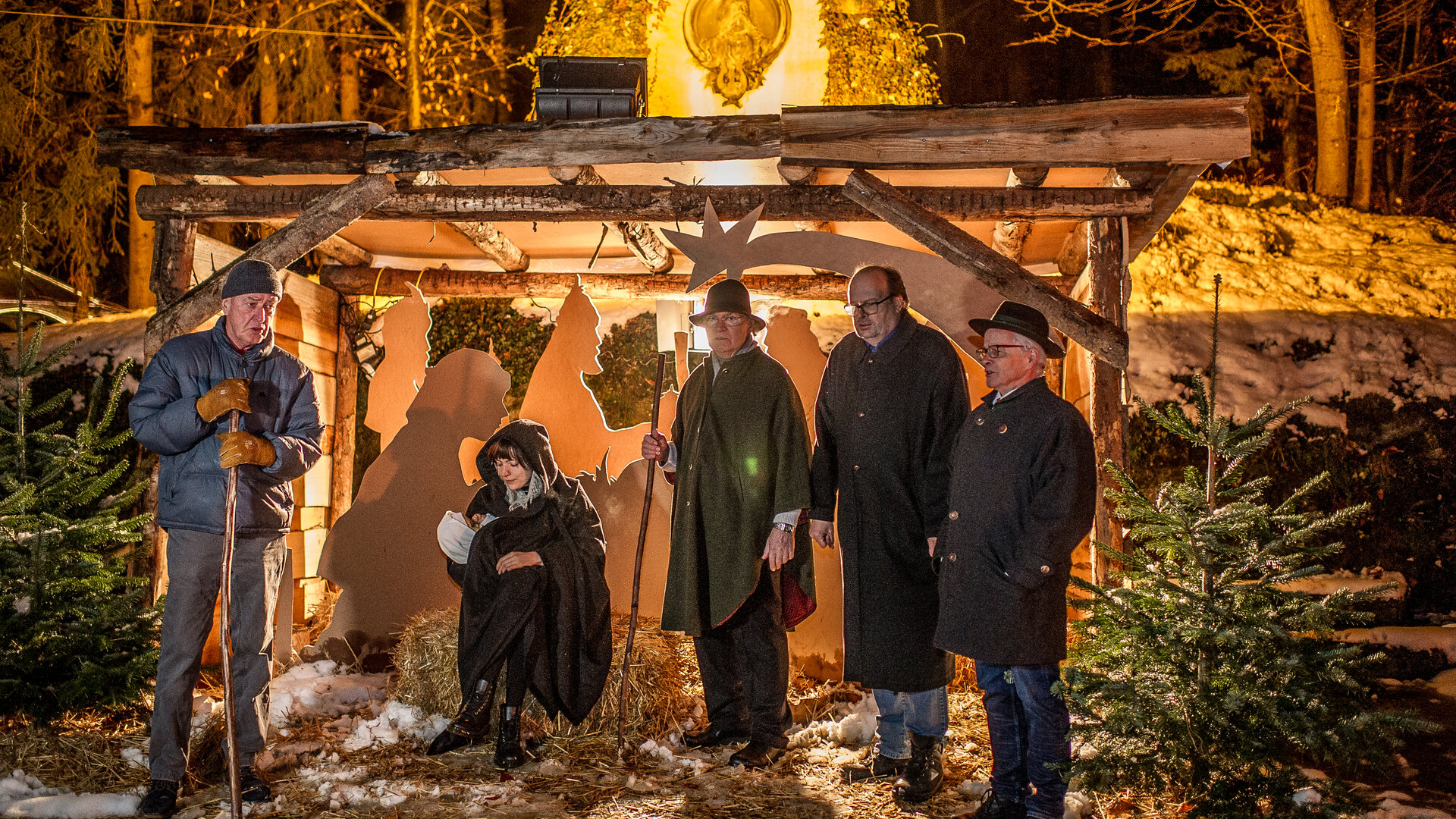 <p>Stimmungsvolle Abendaufnahme vom Stillen Advent in Pörtschach am Wörthersee.</p>