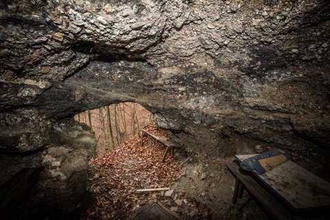 Lost Places im Alpen-Adria-Raum. Verfallene und vergessen Gebäude bei den spannenden Gravelbike Touren vom Wörthersee aus entdecken.Am Bild die Einsiedlerhöhle bei Maria Rain.
