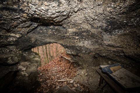 Lost Places im Alpen-Adria-Raum. Verfallene und vergessen Gebäude bei den spannenden Gravelbike Touren vom Wörthersee aus entdecken.Am Bild die Einsiedlerhöhle bei Maria Rain.