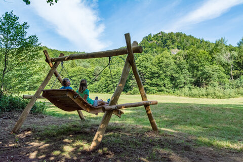Geist und Seele baumeln lassen, in Hängematten schwingen, die Leichtigkeit fühlen und den Wörthersee spüren.