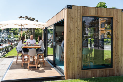 Feinste Gourmetgerichte von den ausgezeichneten Köchen und Restaurants am Wörthersee. Genuss an den tollsten Locations am Ufer des Wörthersees in der edlen mobilen See.Ess.Spiele BOX.