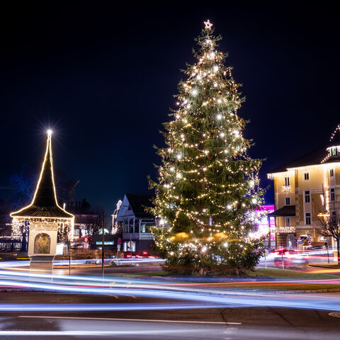 <p>Velden zur Weihnachtszeit. Die Engelstadt am Wörthersee mit zahlreichen Angeboten wie der Schwimmende Adventkranz, der Bummelzug, das Ponyreiten, die Kutschenfahrt, das Kinderprogramm uvm.</p>
