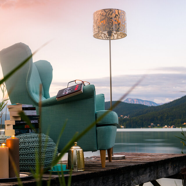 <p>Vom urban-düsteren Psychothriller über beliebte Serienermittler und charmant-komische Regionalkrimis, von der beschaulichen Landidylle bis zum Großstadtschauplatz, von Krimis zum Lachen bis zu gesellschaftskritischen Romanen, die zu aktuellen Themen Stellung beziehen – die Vielfalt des Kriminalromans ist ebenso groß wie die Vielfalt der Kärntner Seenlandschaft. Geboten werden dem Publikum spannende Tage mit Lesungen von Krimigrößen: Internationale Stars ebenso wie deutsche, österreichische und schweizerische Publikumslieblinge.</p>