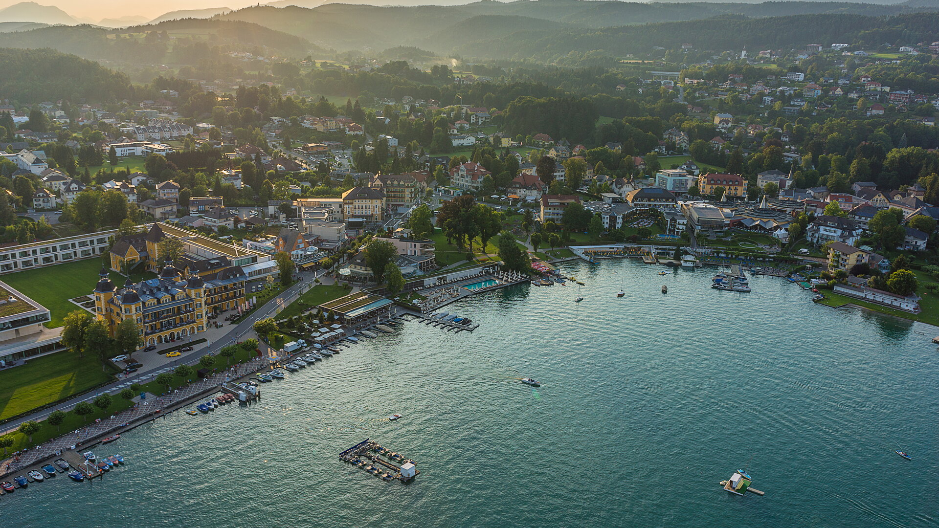 <p>Velden am Wörthersee mit dem Schlosshotel.</p>