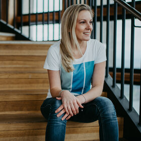 Portraitfoto von Stefanie Thaller vom Wörthersee Tourismus